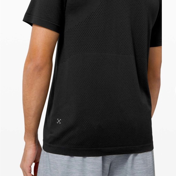 *SOLD on Mercari* Lululemon Metal Vent Breathe Short Sleeve in Black - Picture 7 of 8